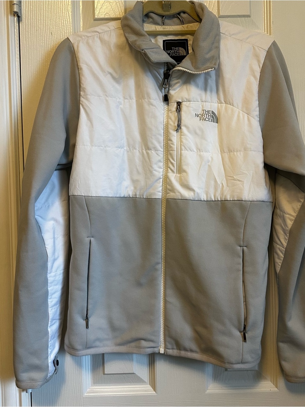 The North FaceTwo-Tone White & Light Gray Performance Jacket